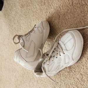 Cheer shoes